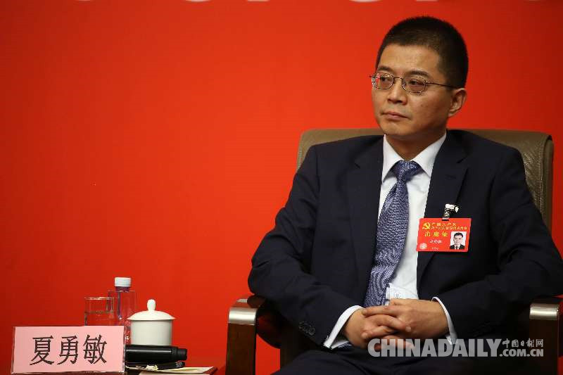 十九大新聞中心舉行“文化發展開創新局面”集體采訪