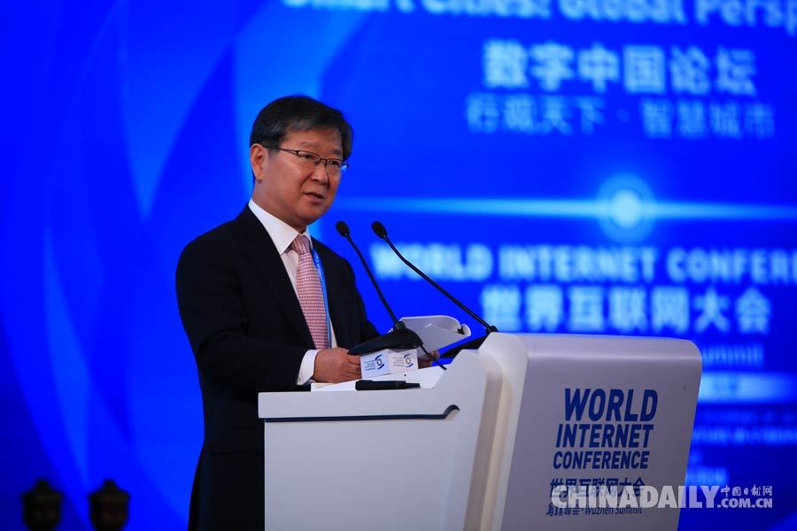 論壇上發表主旨講話的嘉賓都有誰？