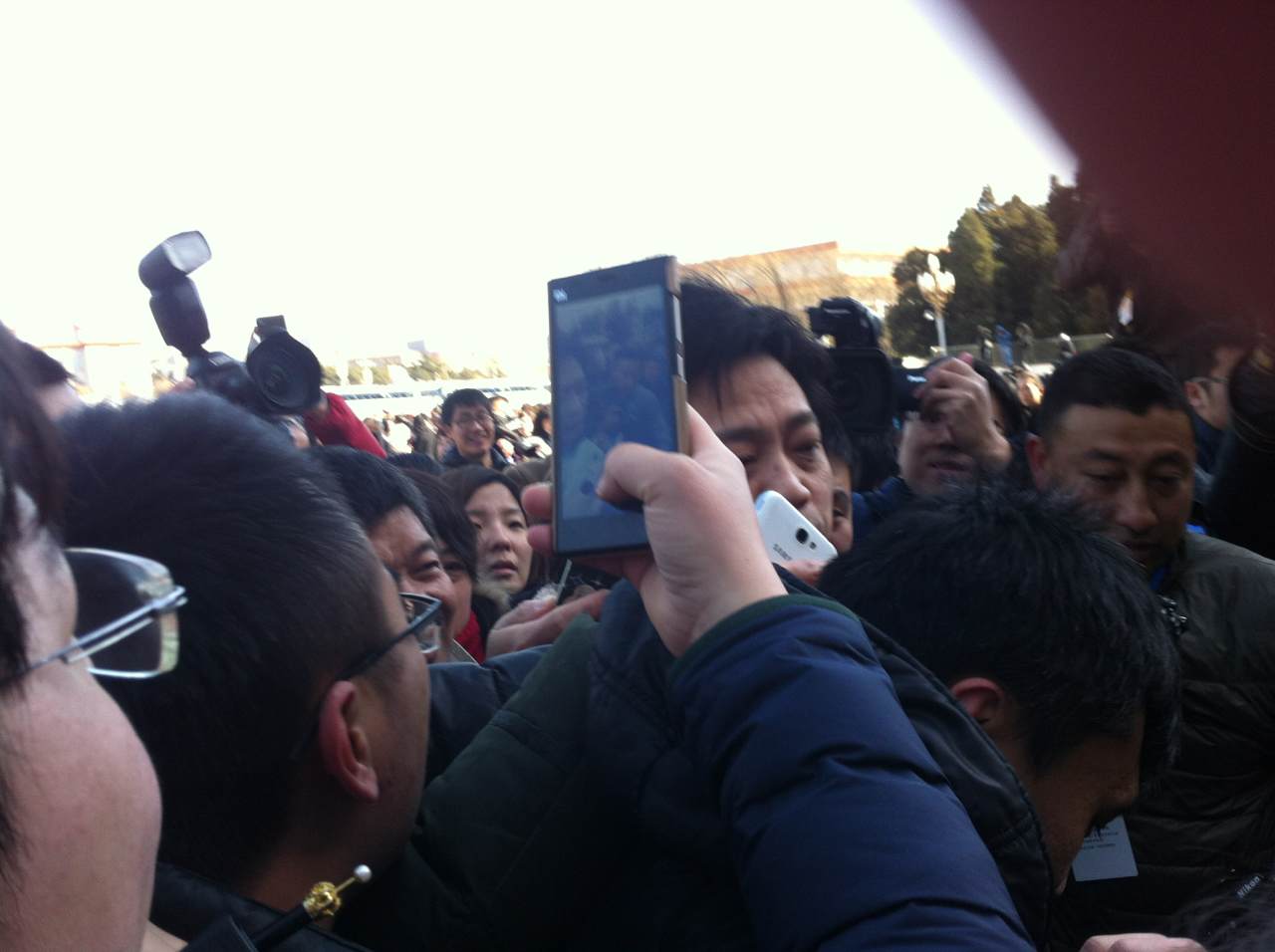 2015政協(xié)會(huì)議開(kāi)幕：明星委員遭媒體圍堵