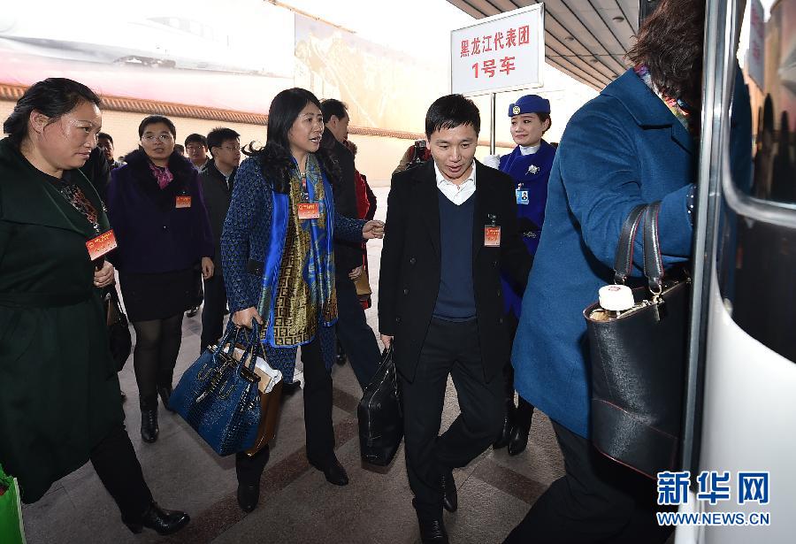 2015兩會 各地代表團陸續(xù)抵京