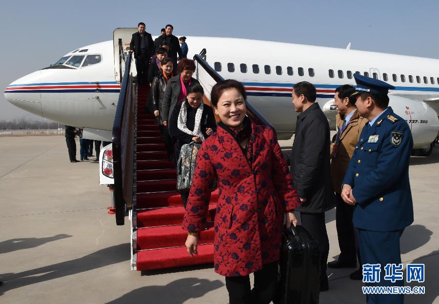 2015兩會(huì) 各地代表團(tuán)陸續(xù)抵京