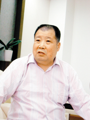 二月河:中國大學生讀不下紅樓夢是恥辱