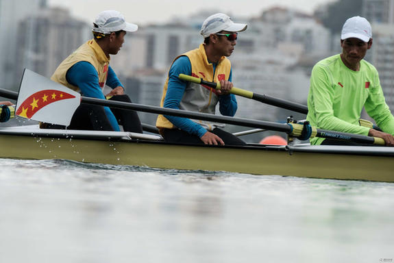各國賽艇隊積極備戰 士兵在側確保安全