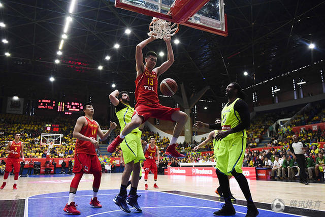 男籃奧運熱身巴西 趙繼偉奮力進攻