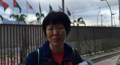 在奧運村閑逛能遇到誰? 寧澤濤溜達似“老干部”