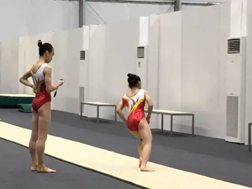 在奧運村閑逛能遇到誰? 寧澤濤溜達似“老干部”