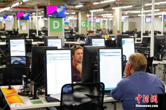 當地時間7月29日，里約奧運會開幕在即，奧運主媒體中心的主新聞中心(MPC)和國際廣播中心(IBC)已全面投入運行，從當日起至8月22日24小時運行，這里將成為中外記者及轉播機構的工作大本營。 <a target=&apos;_blank&apos; href=&apos;http://www.chinanews.com/&apos;>中新社</a>記者 富田 攝 當地時間7月29日，里約奧運會開幕在即，奧運主媒體中心的主新聞中心(MPC)和國際廣播中心(IBC)已全面投入運行，從當日起至8月22日24小時運行，這里將成為中外記者及轉播機構的工作大本營。 <a target=&apos;_blank&apos; href=&apos;http://www.chinanews.com/&apos;>中新社</a>記者 富田 攝