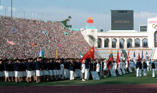 “西紅柿炒雞蛋”入場(chǎng)服火了！ 中國(guó)隊(duì)竟然穿了三屆奧運(yùn)