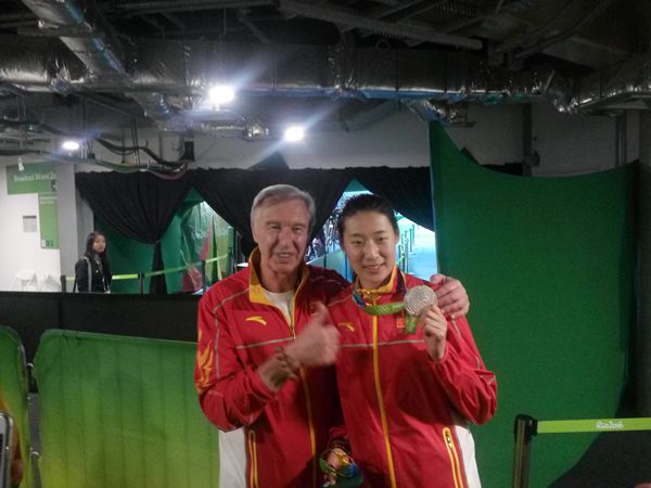 女子重劍團(tuán)體摘銀 外教“老瓦”奧運(yùn)生涯告幕但將繼續(xù)與中國緣分