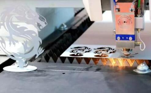 會見默克爾前,李克強為什么對德國說“我不選邊站隊”?