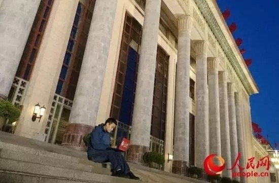 記者兩會24小時:帶著“溫度”的新聞是怎么產生的