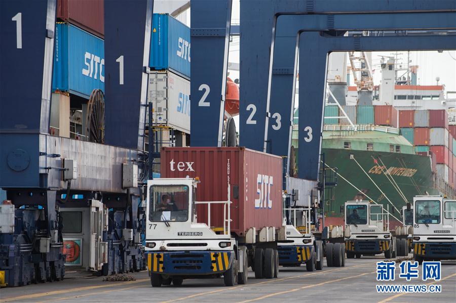 俯瞰雅加達丹戎不碌港