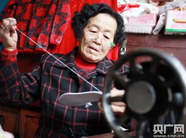 四川攀枝花:78歲老人唐明憲織就的36年的擁軍情