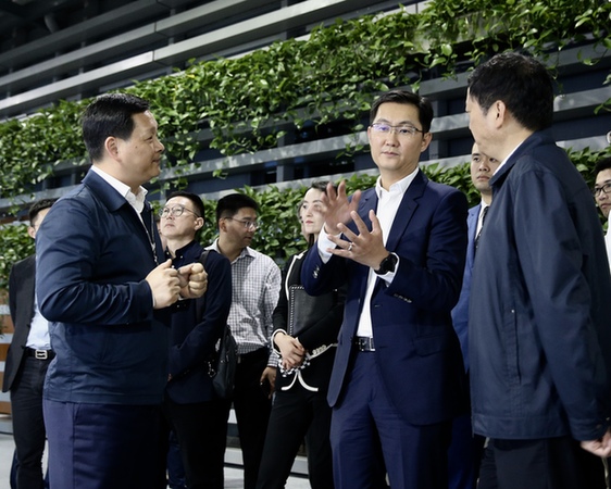 馬化騰:數(shù)字化技術(shù)骨頭足夠硬 才能站起來