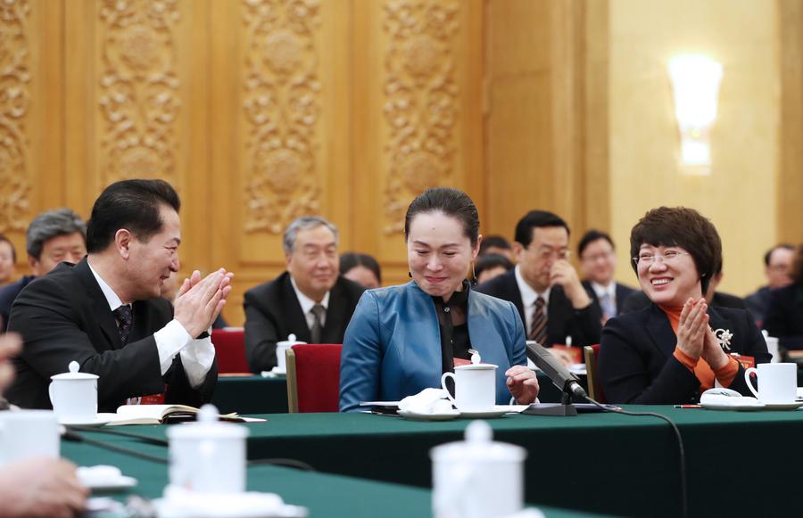 兩會(huì)上的女代表委員們：認(rèn)真履職 一展風(fēng)采