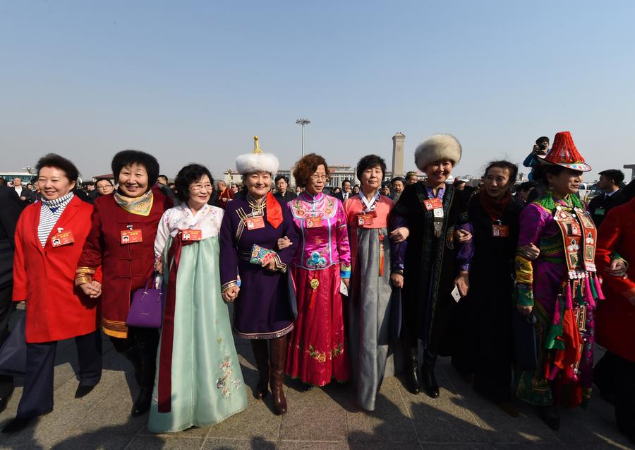 兩會上的女代表委員們：認真履職 一展風采