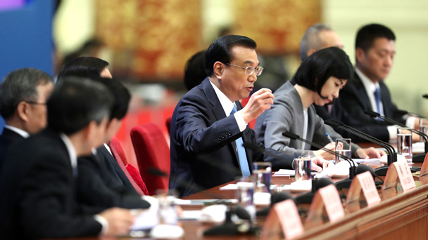 國務院總理李克強等與中外記者見面