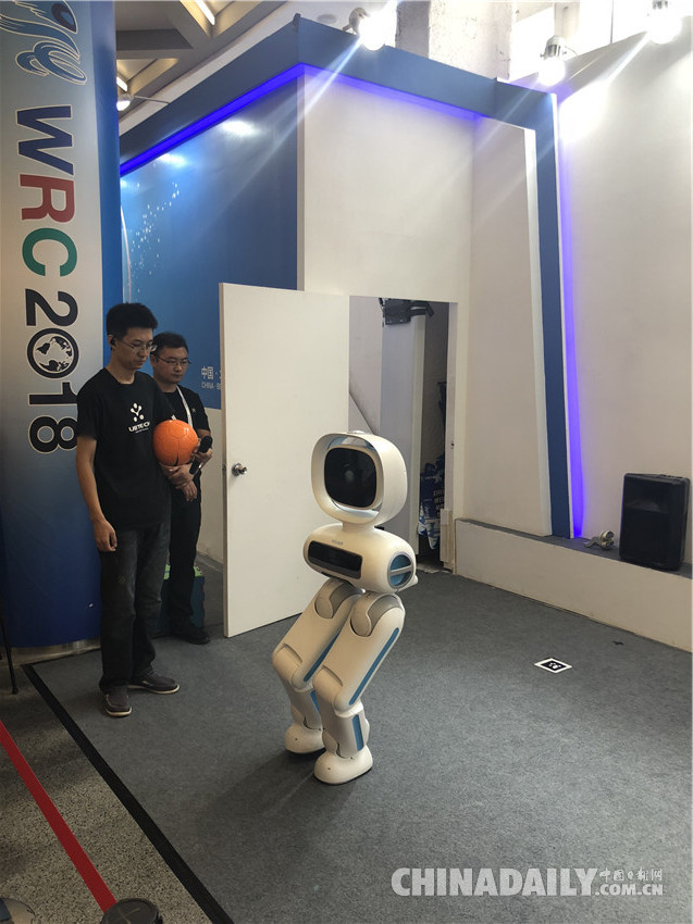 高顏值+神技能！一大波機(jī)器人“明星”亮相2018世界機(jī)器人大會(huì)