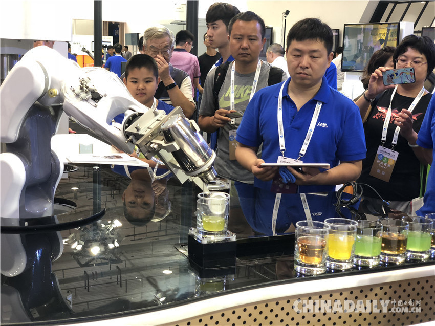 高顏值+神技能！一大波機器人“明星”亮相2018世界機器人大會