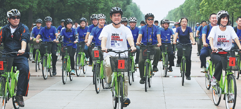 美國前駐華大使駱家輝：中美貿易戰“并非解決問題的正確途徑”