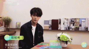 這位中戲?qū)W霸簡(jiǎn)直是全能選手,英文詩也讀得這么溜!丨愛豆詩集