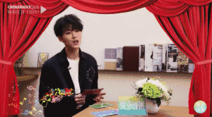 這位中戲?qū)W霸簡(jiǎn)直是全能選手,英文詩也讀得這么溜!丨愛豆詩集