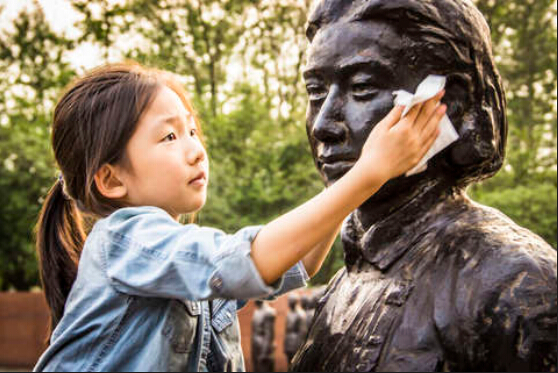 致勝利 一個(gè)7歲小女孩2015抗戰(zhàn)游歷