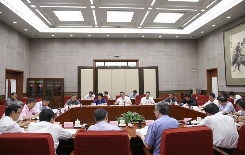 李克強強調:堅定信心 主動作為 在應對挑戰(zhàn)中保持經濟平穩(wěn)運行