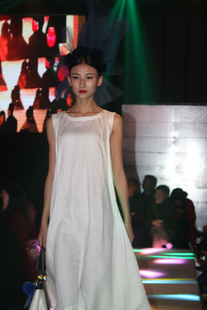 蜀江錦院T臺(tái)走秀帶來(lái)視覺盛宴