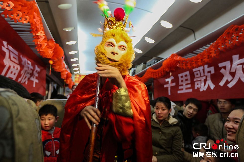 【網絡媒體走轉改】列車春晚鬧新春 溫暖回家過大年