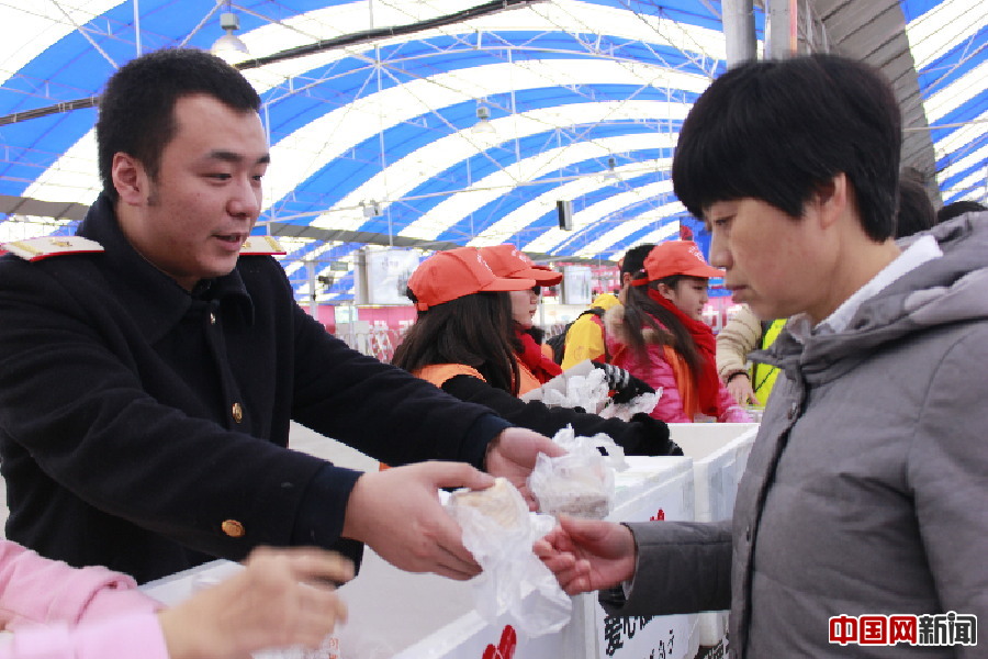 網(wǎng)絡(luò)媒體走轉(zhuǎn)改：快樂“鬧”元宵 溫暖出行路