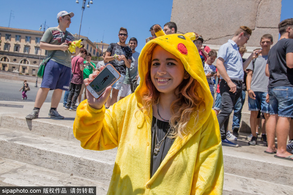 意大利羅馬：Pokemon Go玩家舉行首次集會 皮卡丘萌化人心