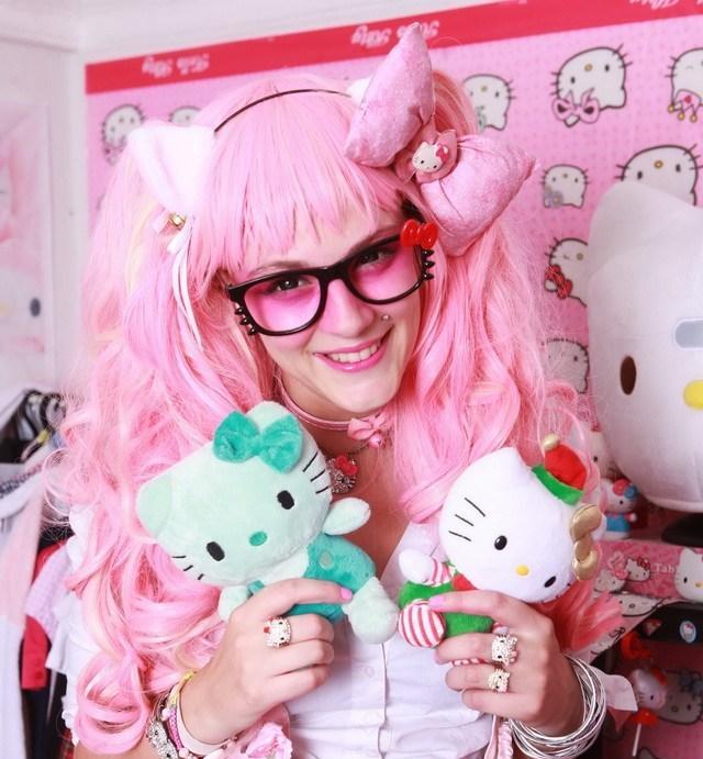 英女子瘋狂迷戀凱蒂貓 3萬(wàn)英鎊存藏品