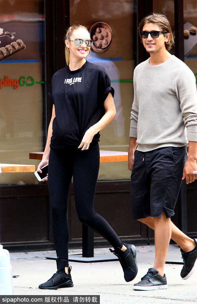 盤點：七夕虐狗模式開啟 歐美明星情侶街拍恩愛衣品一起秀！