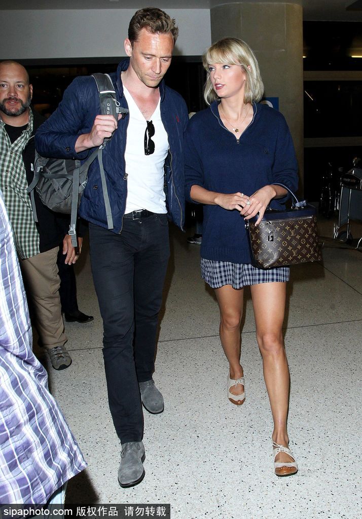 盤點(diǎn)：七夕虐狗模式開啟 歐美明星情侶街拍恩愛衣品一起秀！