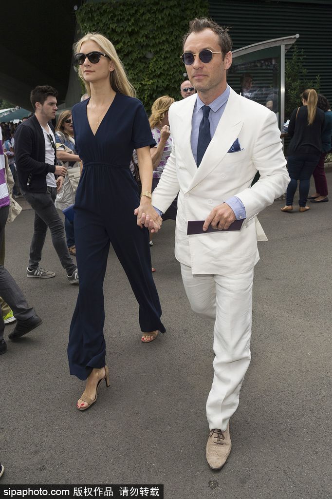 盤點：七夕虐狗模式開啟 歐美明星情侶街拍恩愛衣品一起秀！