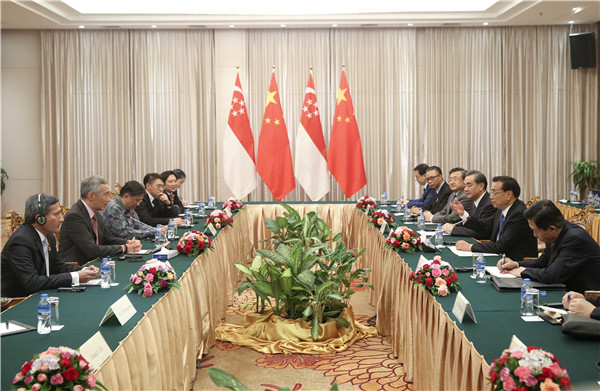 李克強會見新加坡總理李顯龍 希望新繼續推動中國－東盟關系深入發展