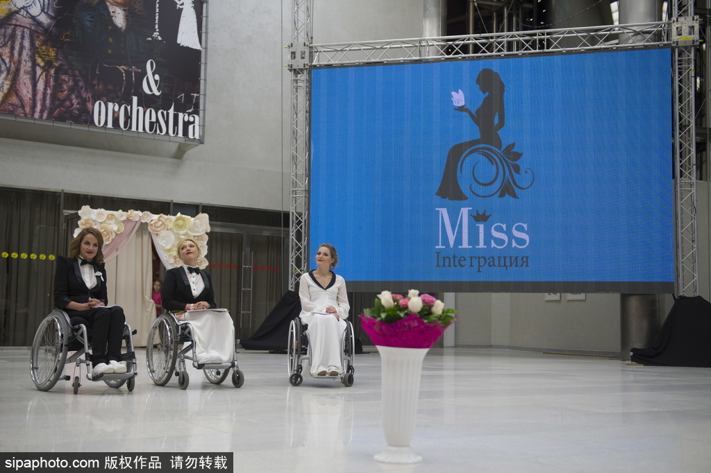 俄羅斯輪椅小姐選美大賽 身殘志堅(jiān)展現(xiàn)別樣美麗