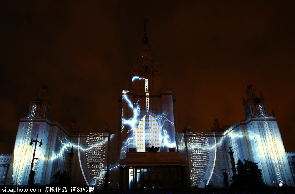 俄羅斯“光之環(huán)”國(guó)際燈光節(jié) 炫目燈光投向莫斯科各大名勝建筑