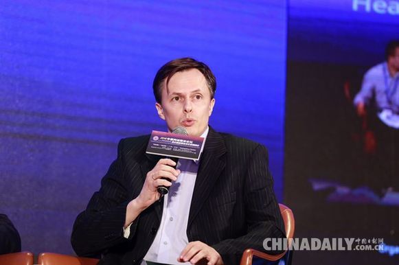 俄羅斯“衛星”新聞通訊社和廣播中文信息編輯部主任弗拉基米爾•維塔耶維奇•巴浦洛夫發言