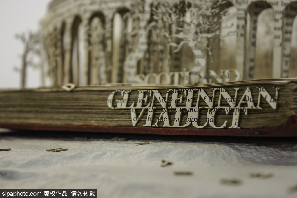 英國設計師打造立體書頁雕塑 重現(xiàn)哈利波特經典場景