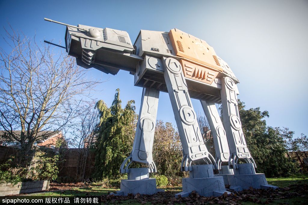 英骨灰級《星球大戰》粉絲為兒子仿造“戰車”