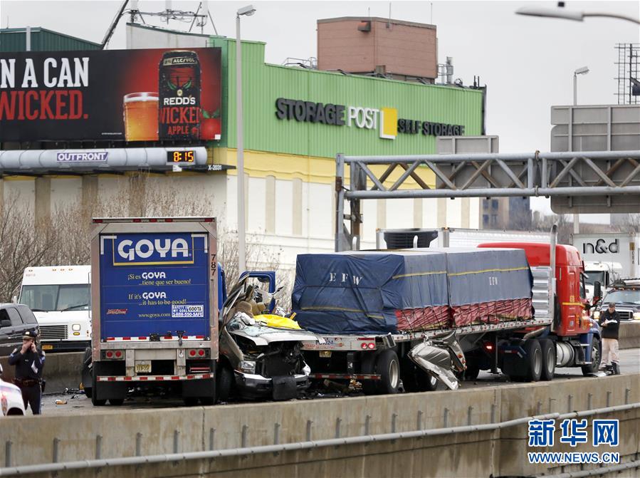 紐約發生多車相撞事故(組圖)