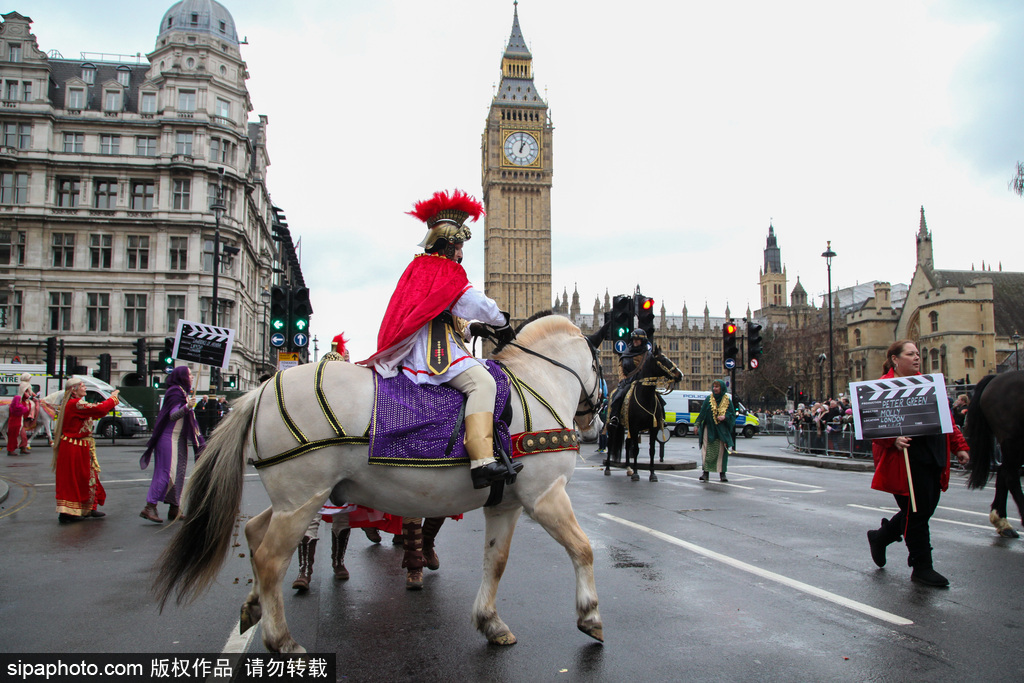 2017倫敦新年大游行盛大舉行 載歌載舞歡聲笑語迎新年