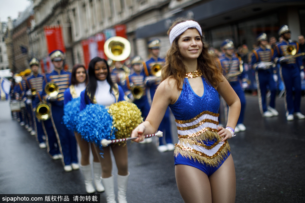 2017倫敦新年大游行盛大舉行 載歌載舞歡聲笑語迎新年