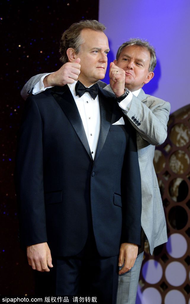 鹿晗蠟像被親掉色？盤點明星VS蠟像大對比