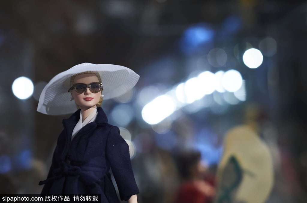 “王室”芭比娃娃亮相馬德里 威廉王子夫婦大婚造型搶眼