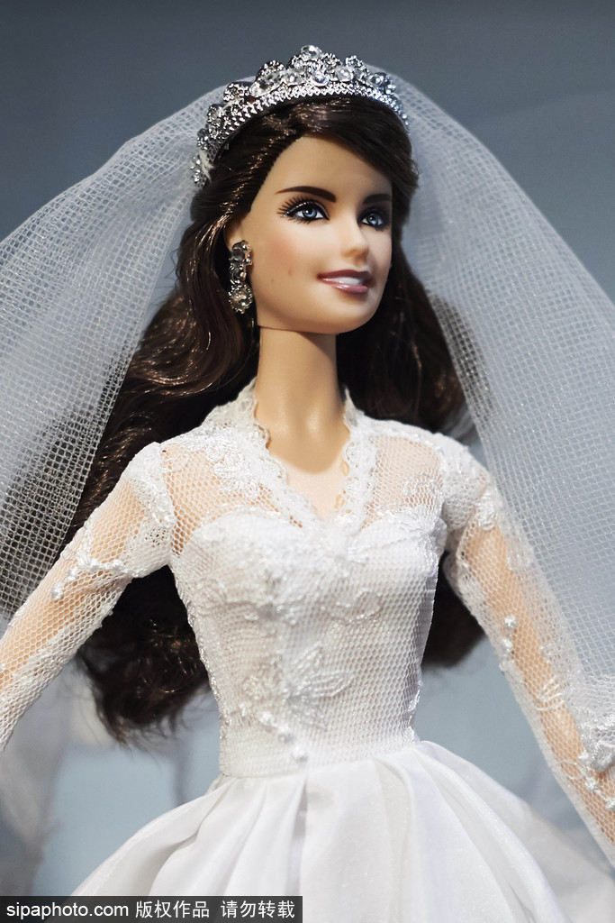 “王室”芭比娃娃亮相馬德里 威廉王子夫婦大婚造型搶眼