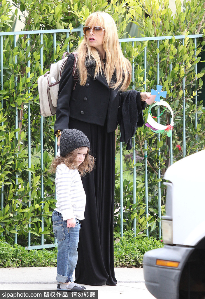 又到一年開學(xué)季 盤點好萊塢萌娃星二代上學(xué)路