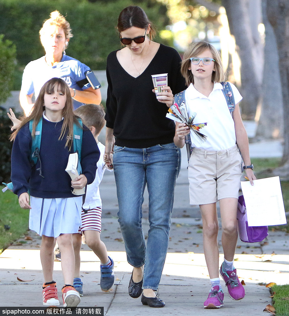 又到一年開(kāi)學(xué)季 盤(pán)點(diǎn)好萊塢萌娃星二代上學(xué)路